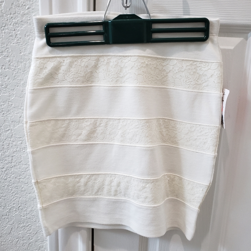 NWT White Lace Skirt Size S
